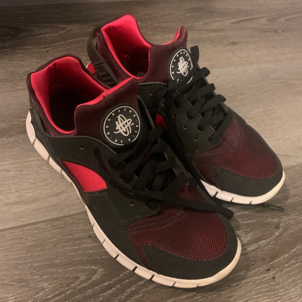 Nike Huarache size 7.5 men 9 women